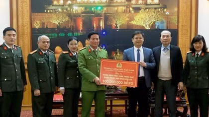 Hỗ trợ 1,1 tỷ đồng giúp người dân Thừa Thiên Huế khắc phục hậu quả bão lụt