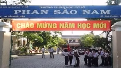 Đến nhận bằng tốt nghiệp, học sinh THCS phát hoảng vì... không có bằng
