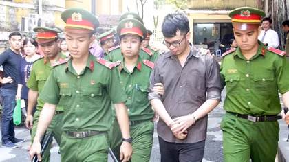Kế toán trường học tham ô tiền tỷ