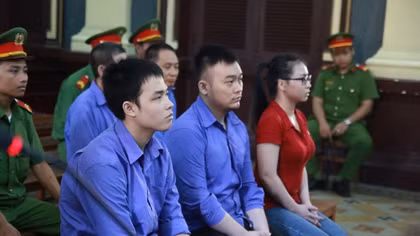 Nữ sinh viên thuê người tạt acid bạn học để... hàn gắn tình cảm