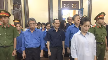 Bác yêu cầu đề nghị hoãn phiên toà của các luật sư bà Hứa Thị Phấn