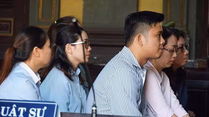 Hoãn xét xử vụ mất 264 tỷ đồng trong sổ tiết kiệm do vắng mặt đại diện ngân hàng