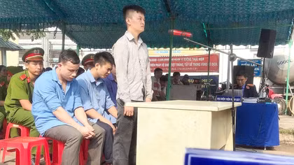Trả thù nhầm, nhóm côn đồ nửa đêm đâm chết người