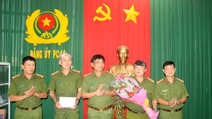 Chủ tịch UBND tỉnh thưởng 100 triệu đồng cho đơn vị điều tra