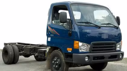 Học viên tập lái ô tô đạp nhầm chân ga tông chết thầy giáo
