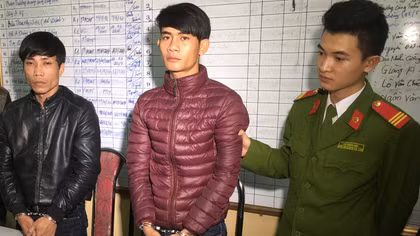 Cuộc rượt đuổi nghẹt thở trên đường bắt 2 đối tượng vận chuyển 30 bánh heroin