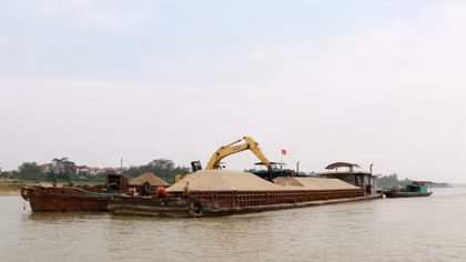 Nhiều tàu thuyền gặp nạn vì đá ngầm dưới sông Lô