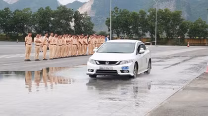 Nâng cao kỹ năng lái xe an toàn cho CSGT dẫn đoàn