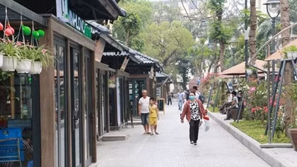 Không gian thoáng đãng trên con phố sách Hà Nội