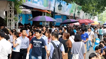 Chen chân ở Hội sách mùa thu