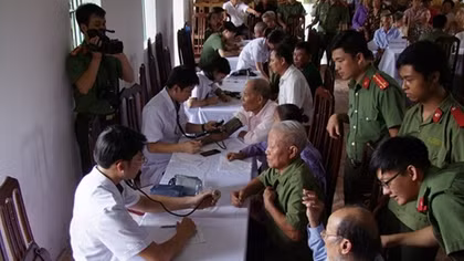 Tri ân các gia đình thương binh, bệnh binh, người có công với nước