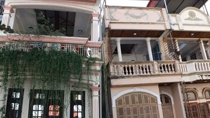 Cận cảnh ngôi nhà 4 tầng chờ sập giữa Thủ đô