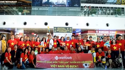 Hàng ngàn cổ động viên lên đường "tiếp lửa" đội tuyển U22 Việt Nam