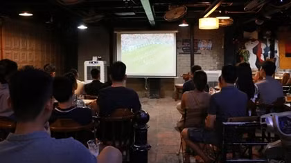 Hà Nội rộn ràng không khí World Cup trong đêm khai mạc