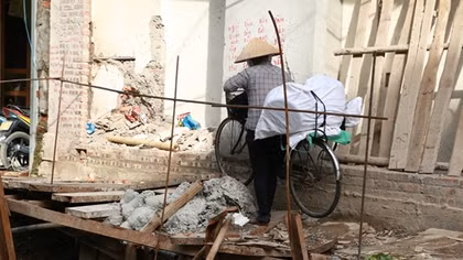 Hơn 100 hộ dân "sống dở" cạnh dự án "án binh bất động"