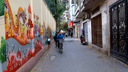 Cận cảnh làng hoa Ngọc Hà qua những bức bích họa