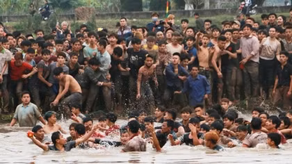 Lễ hội cướp phết nổi tiếng miền Bắc vỡ trận