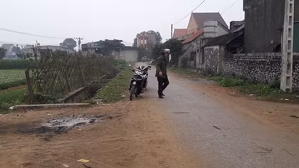 Mang kiếm chém nhau trong đêm, 3 người nhập viện
