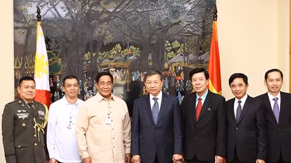Bộ trưởng Tô Lâm tiếp Cố vấn An ninh quốc gia Philippines