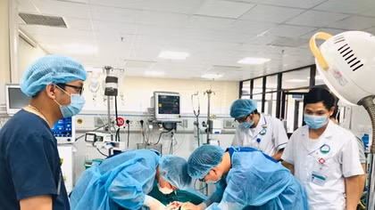 Sốc phản vệ, ngừng tim 60 phút vẫn được cứu sống