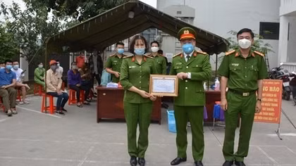 Khen thưởng các tập thể, cá nhân tích cực trong chiến dịch cấp CCCD