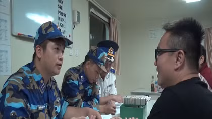 Bắt giữ 2 tàu sang mạn trái phép 3 triệu lít xăng