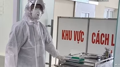 Một chuyên gia sang Việt Nam nhiễm COVID-19