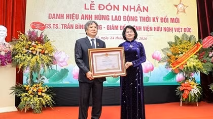 Bệnh viện Việt Đức đón nhận nhiều danh hiệu cao quý