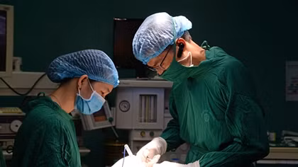 Cụ bà 95 tuổi mổ u tuyến giáp "khủng" thành công