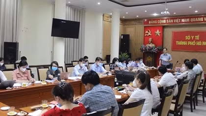 Hà Nội phải chống dịch ở mức độ cảnh báo cao hơn các địa phương khác