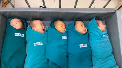 5 em bé chào đời trong bệnh viện cách ly