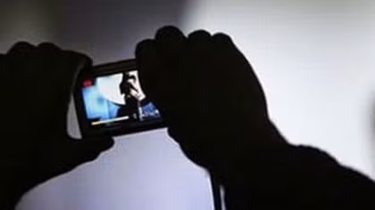 Dùng “clip nóng” tống tiền người yêu cũ 500 triệu đồng