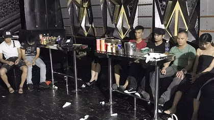 Tổ chức sinh nhật bằng 'tiệc ma túy' trong quán karaoke