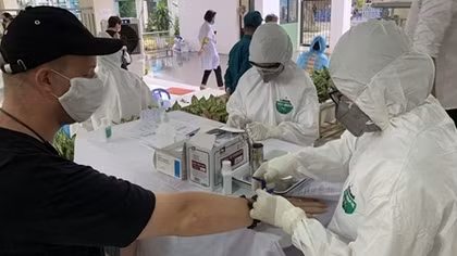 Đề xuất cấp phép thêm 2 vaccine COVID-19 của Mỹ và Nga