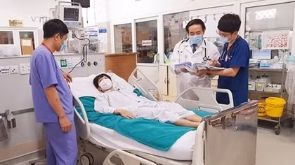 Đang nằm nghỉ, chàng trai 25 tuổi đột ngột bị ngừng tim 