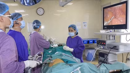 Thủng ruột non do nuốt xương cá kìm