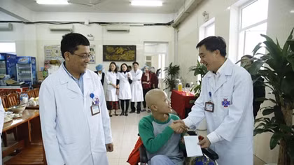 Bữa cơm tất niên cùng người bệnh ung thư đón Tết ở bệnh viện