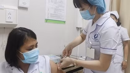 Thêm 3 ca mắc COVID-19, hơn 58 nghìn người tiêm vaccine AstraZeneca