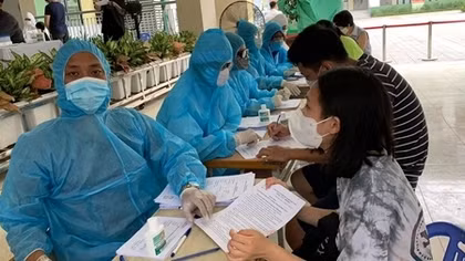 Hà Nội có thêm 61 ca dương tính SARS-CoV-2 ở 12 quận, huyện