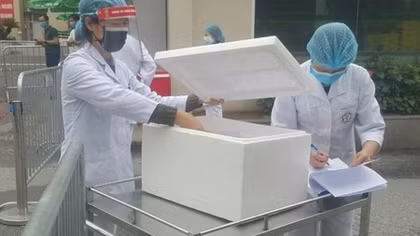 Bệnh viện Bạch Mai tạm dừng cho người nhà chăm sóc, thăm bệnh nhân