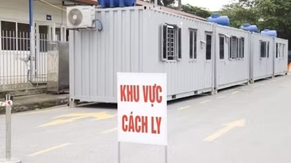 Thêm 9 người nhập cảnh nhiễm COVID-19
