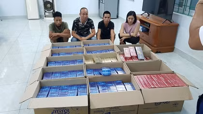 Tạm giữ chủ xe và 3 lái, phụ xe vận chuyển gần 7 nghìn bao thuốc lá nhập lậu