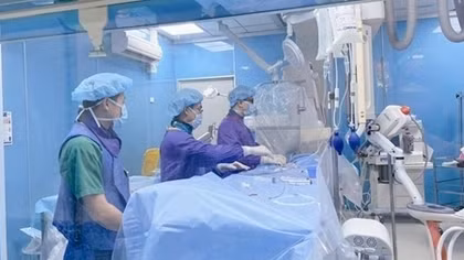 Lấy huyết khối xoang tĩnh mạch não, cứu nam bệnh nhân 36 tuổi thoát khỏi "cửa tử"