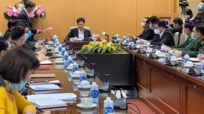 Phấn đấu trong 10 ngày khoanh vùng và dập hai ổ dịch lớn