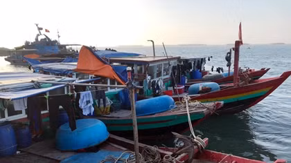 Bắt 5 chủ tàu đang khai thác thủy sản trái phép