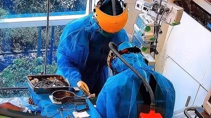 Hai nữ bệnh nhân mắc COVID-19 tử vong