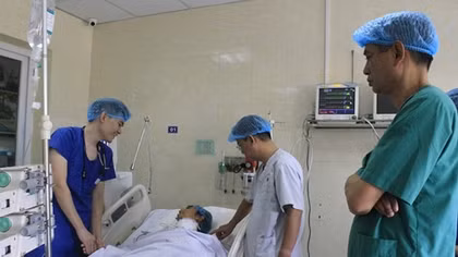 Cứu sống nam thanh niên bị đứt rời động mạch cổ