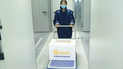 Thêm 580.000 liều vaccine phòng COVID-19 của AstraZeneca về tới Việt Nam