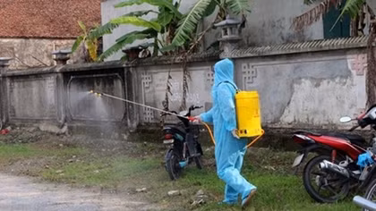 Tạm đình chỉ công tác Giám đốc Trung tâm Y tế Lý Nhân và Trạm trưởng Y tế xã Đạo Lý