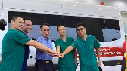 Các bác sĩ lên đường "giải cứu" 120 bệnh nhân COVID-19 từ Guinea Xích đạo 
